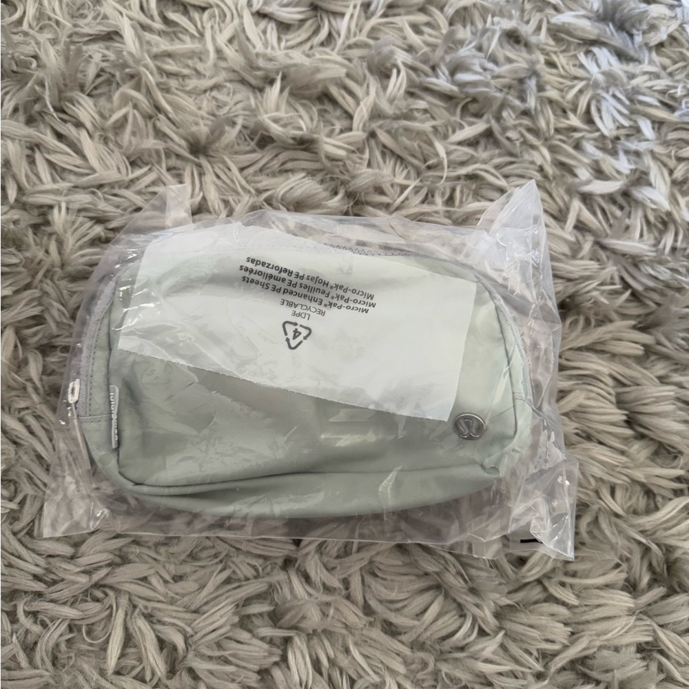 NWT Lululemon Belt Bag - Picture 2 of 6